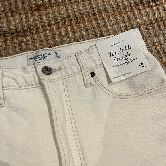 Cream Abercrombie Curve Love Ultra High Rise Ankle Straight Jean - Picture 4 of 5